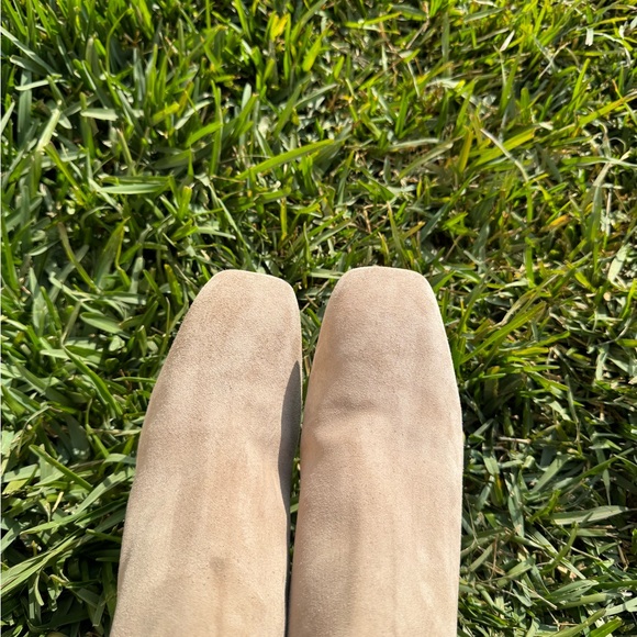 AEYDE Linn Bootie (Women) Stone Suede size EU 40 US 10
$495.00 - Picture 5 of 12